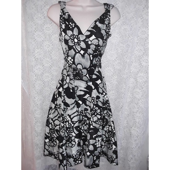 Moschino Abstract Floral Black, Gray, White Dress 6 - Picture 1 of 8